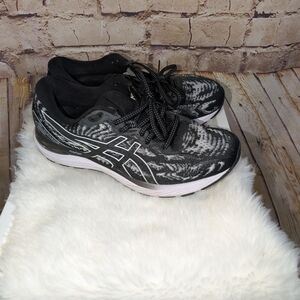 ♥️Women's ASICS GEL-Cumulus 23 running shoes in the black and white Size 9